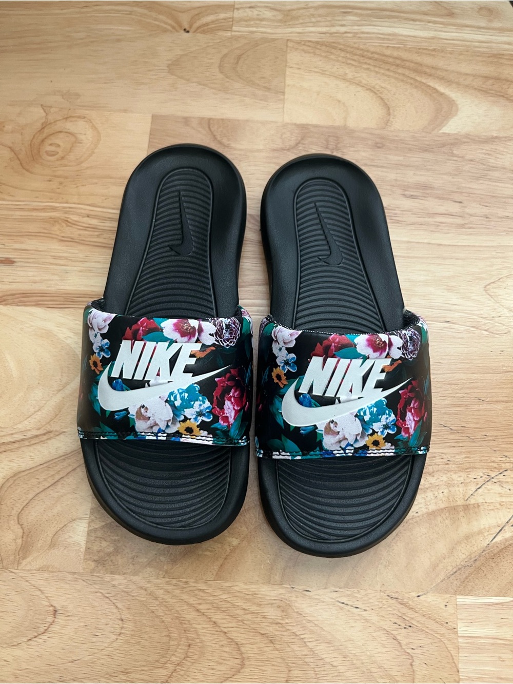 NWOT Nike Women's Victori One Floral Print Slide Sandals SZ 5